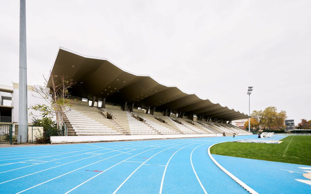 GRANDE TRIBUNE DU STADE DELAUNE
