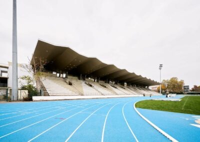 GRANDE TRIBUNE DU STADE DELAUNE